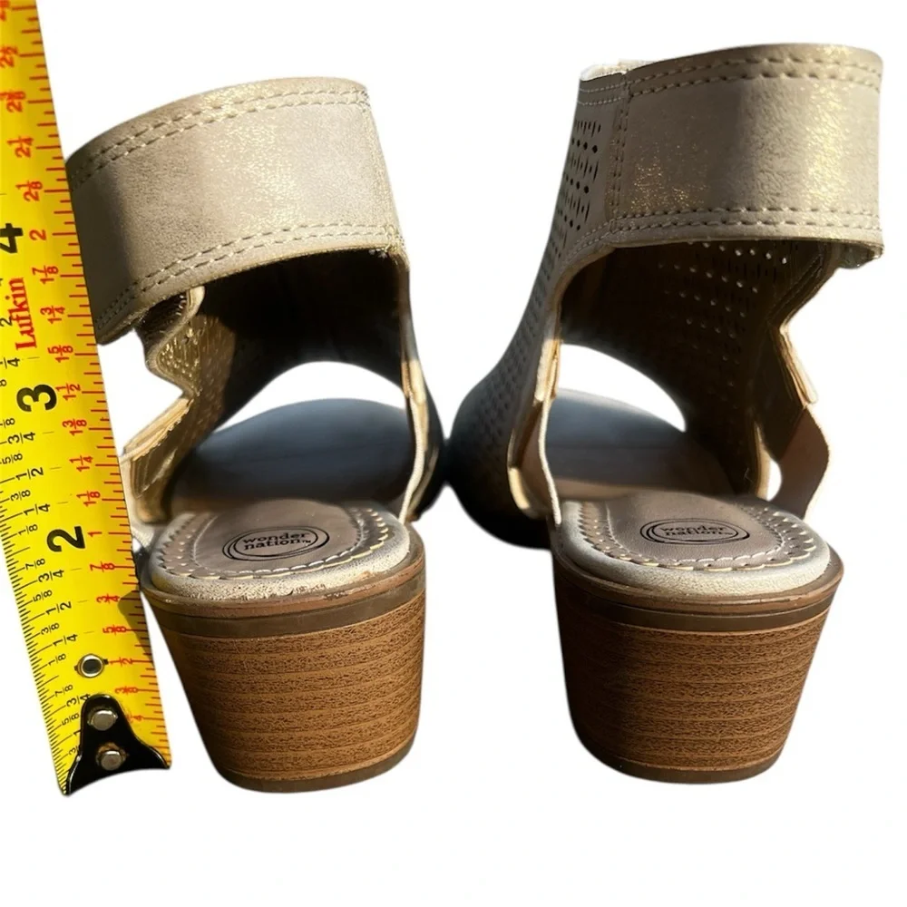 Wonder Nation Girl’s Cream Shimmering Sandals EUC 2